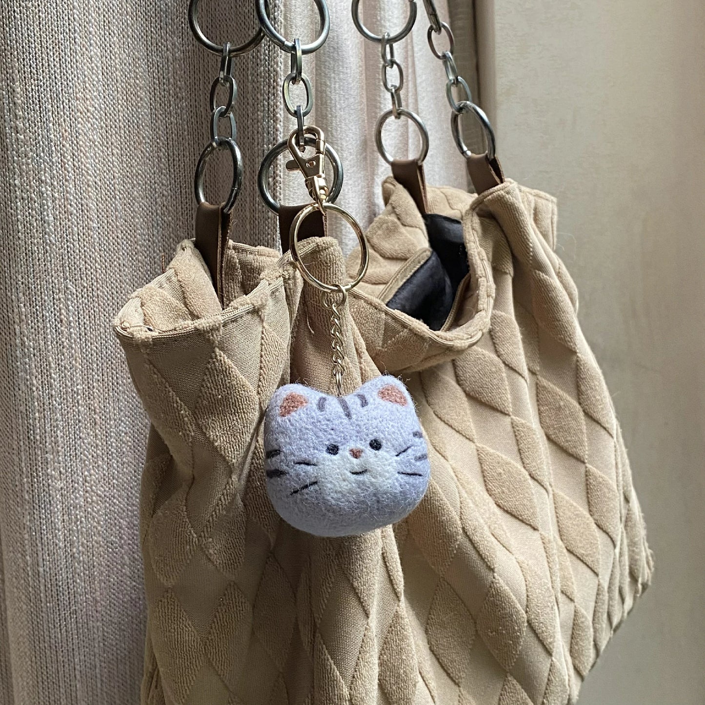 Handcrafted Wool Felt Keychain - American Short hair