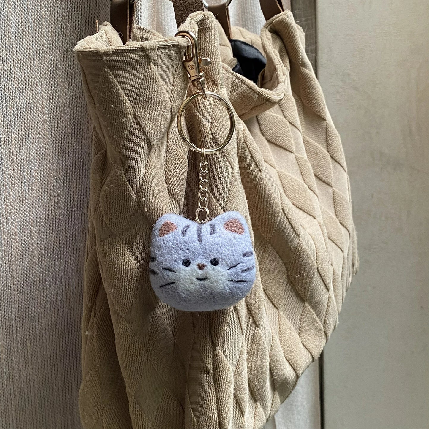 Handcrafted Wool Felt Keychain - American Short hair