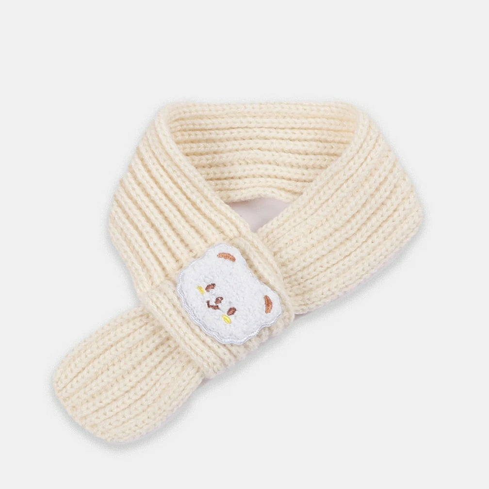 Handmade knitted white scarf for cats, featuring a bear charm. Soft and comfortable material ensures warmth in colder weather.
