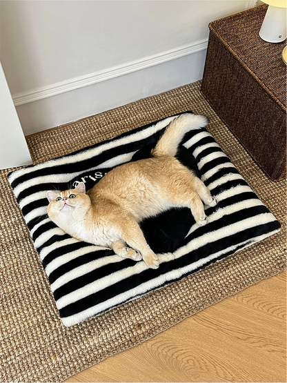 Retro Striped Heart Pet Bed