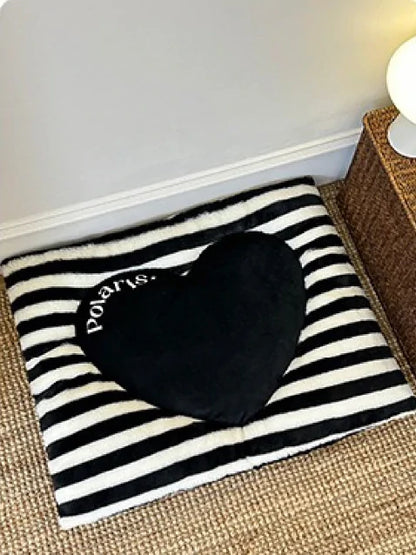 Retro Striped Heart Pet Bed