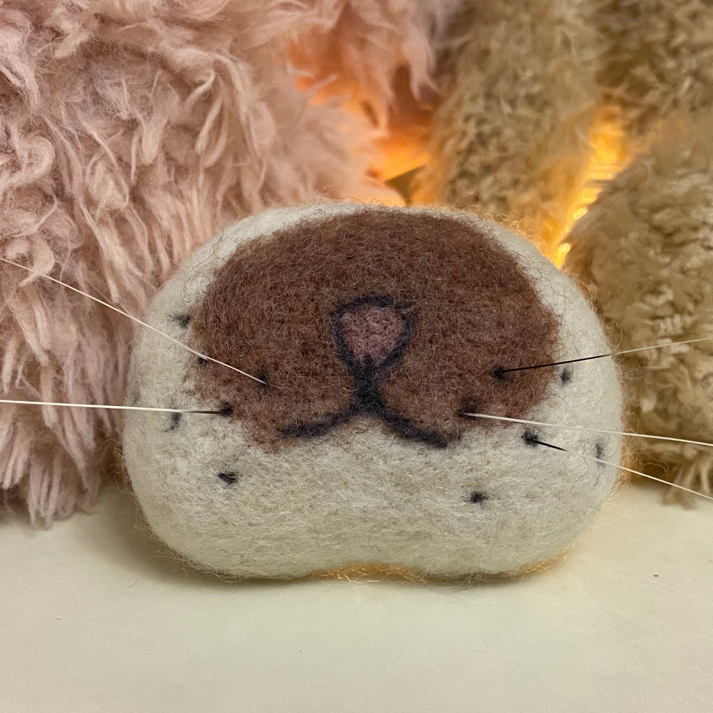 Cat whisker collector magnet made from wool felt,color Pattern is Siamese Cat,perfect for preserving your cat’s fallen whiskers as a keepsake on your fridge.
